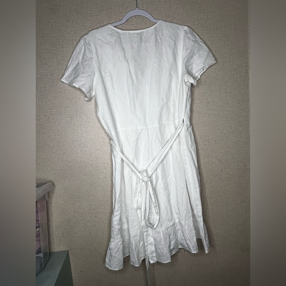 Chic White Wrap Mini Dress size L - Picture 3 of 6